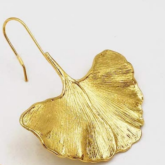 Gold Gingko Biloba Leaf Earrings 3D Nature Leaves Modern Botanical Statement - Picture 5 of 6